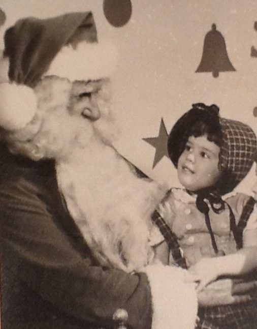 SANTA CLAUS And Kids FOUND PHOTO Color FREE SHIPPING Snapshot VINTAGE 810 35 F 