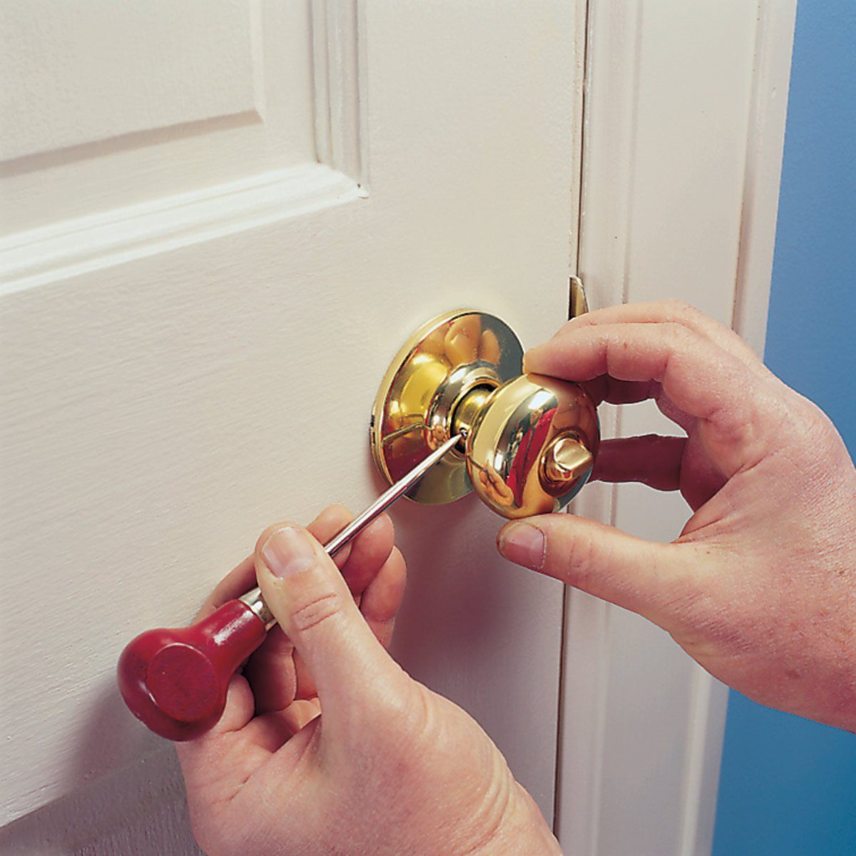 how to fix a loose doorknob