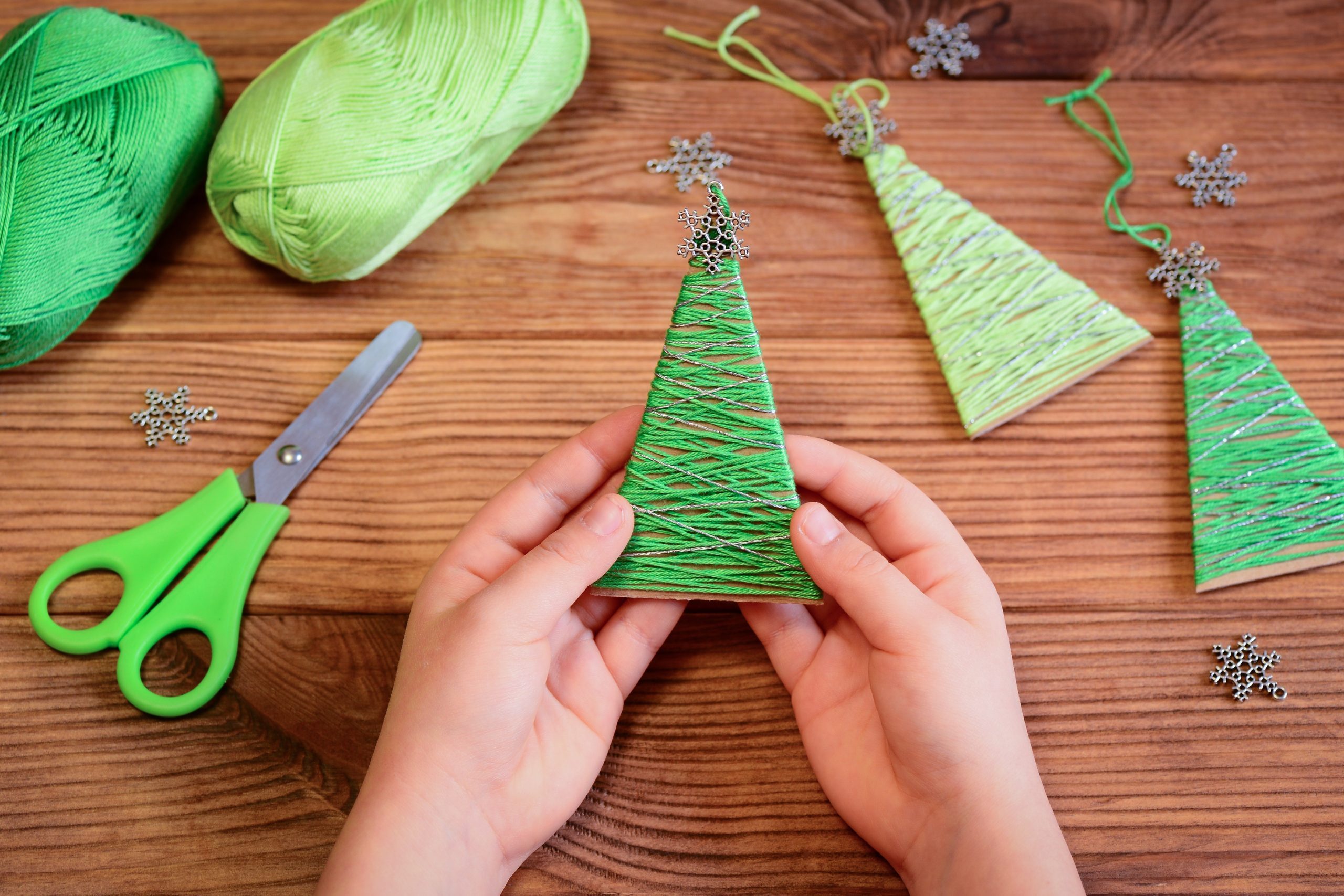 How to Make 4 Easy DIY Christmas Tree Crafts  A Visual Merriment: Kids  Crafts, Adult DIYs, Parties, Planning + Home Decor