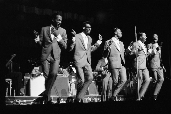 NEW YORK - 1964: L-R: Paul Williams, David Ruffin, Otis Williams, Melvin franklin and Eddie Kendricks of the R&B group "The Temptations" perform onstage at the Apollo Theater in 1964 in New York City, New York