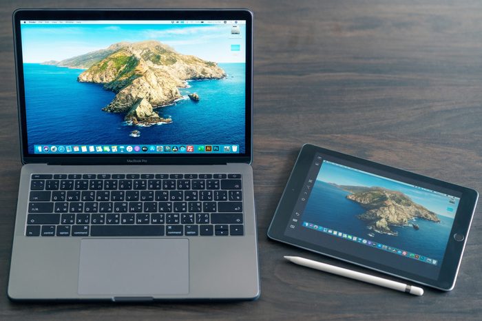 New features Sidecar on macOS in Macbook pro and iPadOS on iPad2018. Sidecar have Extended desktop, Mirrored desktop features for sharing and presentation.