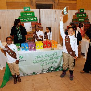girl scouts selling cookies