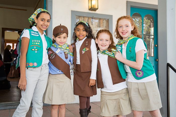 girl scouts selling cookies