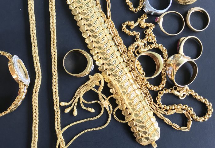 Gold jewelry for personal accessories