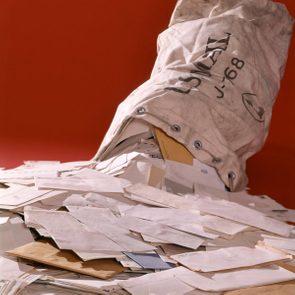 US MAIL BAG OVERFLOWING SPILLING OUT POSTED ENVELOPES