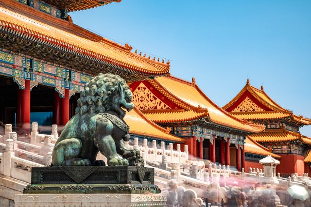 中國北京故宮建筑前的石獅子