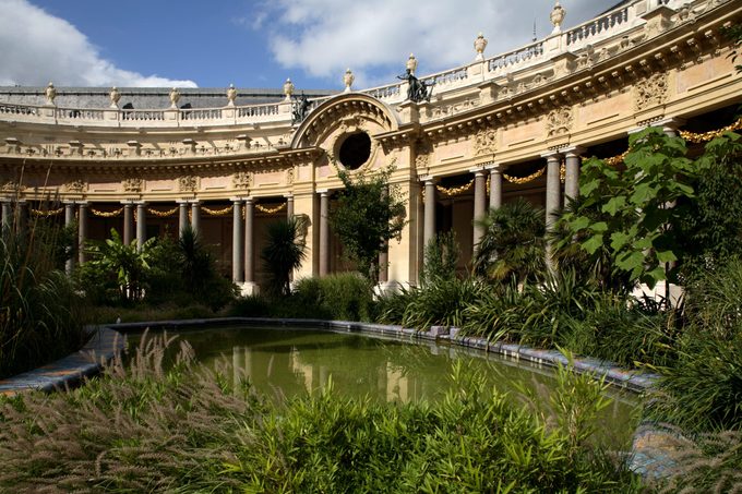 Garden and semi-circular courtyard of Petit Palais, now housing City of Paris Museum of Fine Arts.