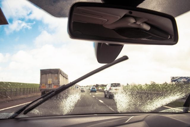 Clearing the windscreen while driving to improve visibility in t