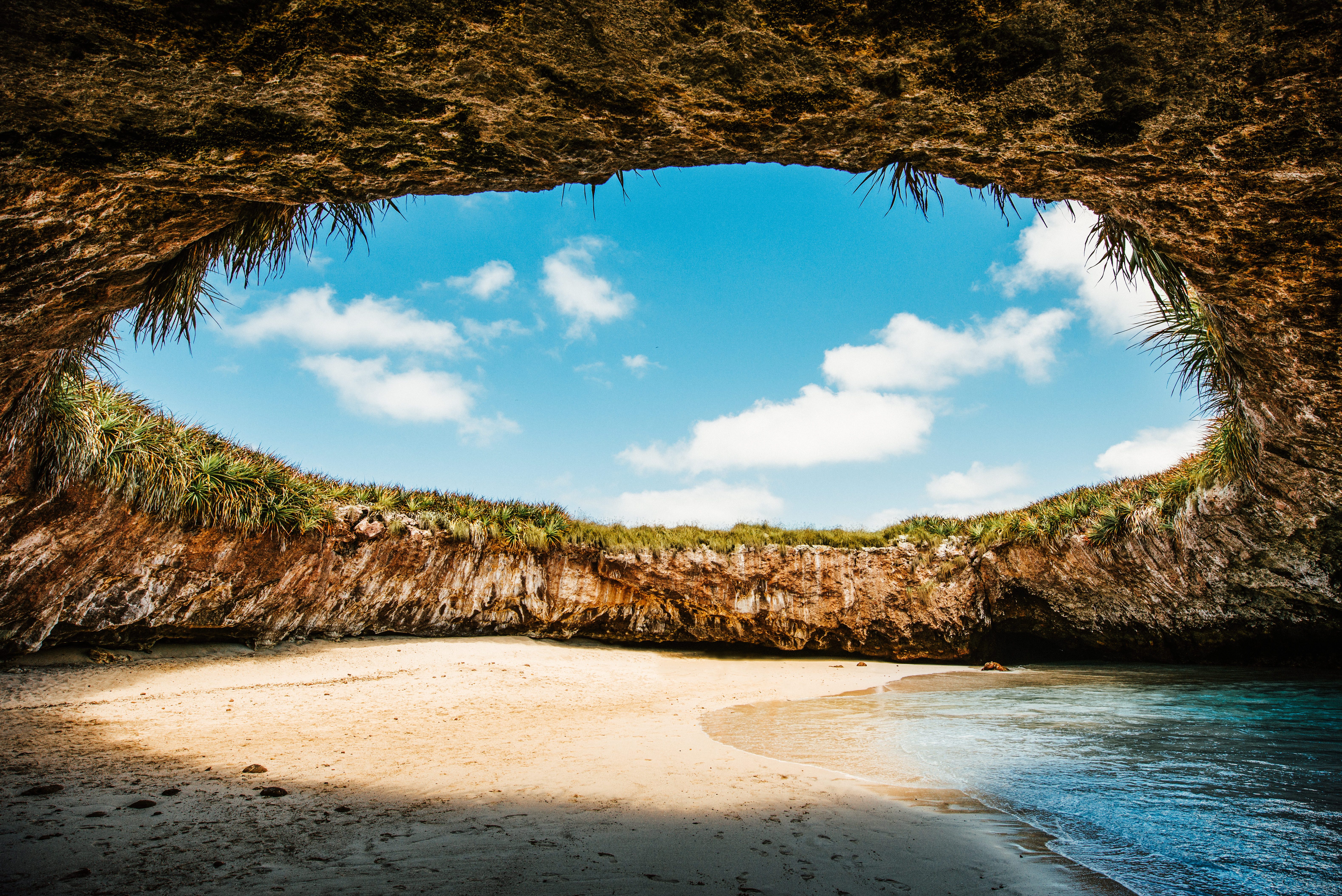 La Playa Escondida Islas Marietas Puerto Vallarta