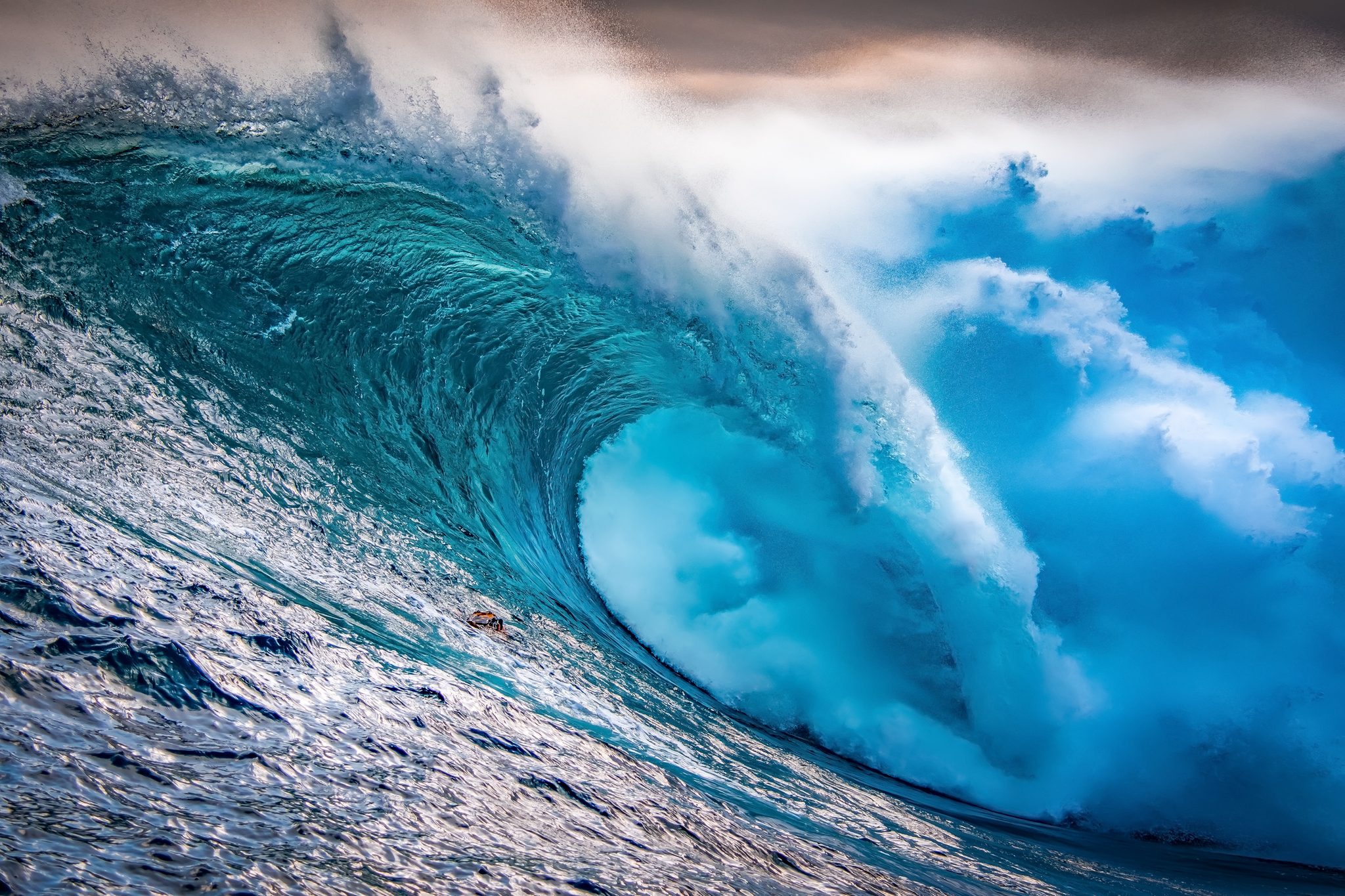 20 Breathtaking Wave Photos You Won’t Believe Are Real
