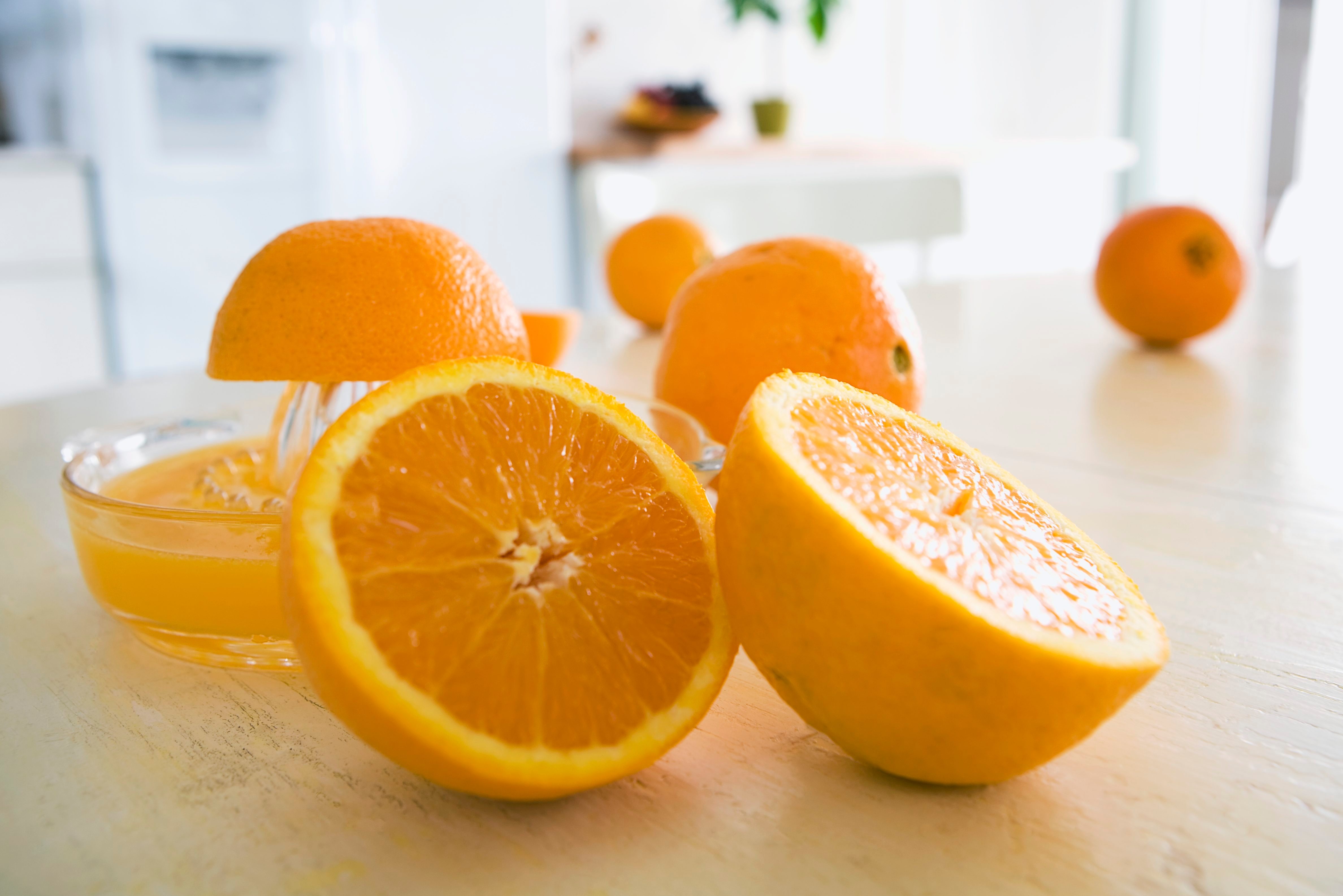 Juicing oranges