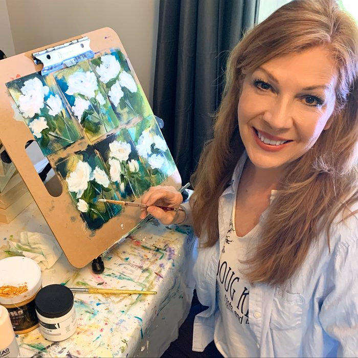 Artist paints roses for others