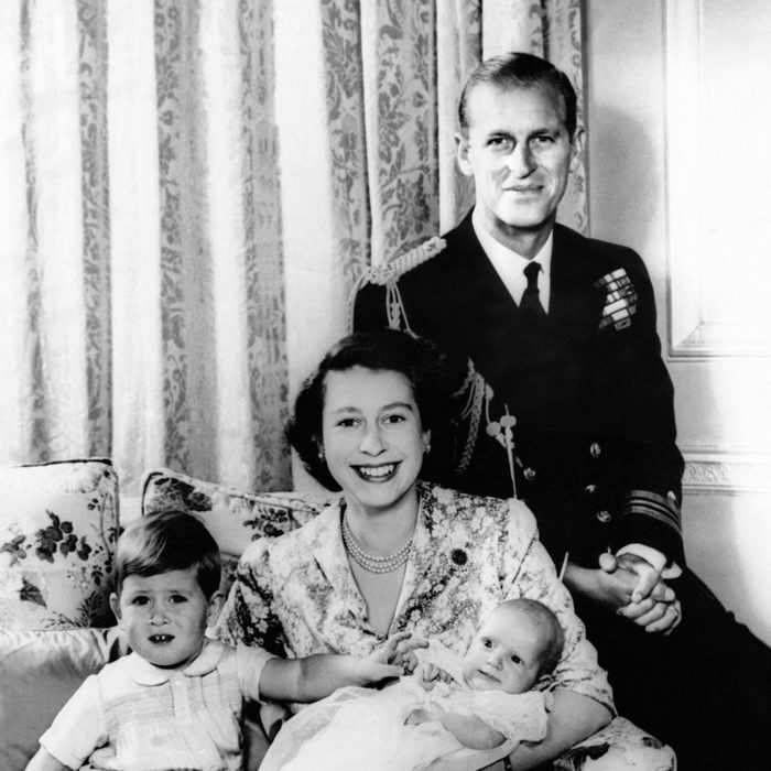 Photographie Officielle De La Famille Royale