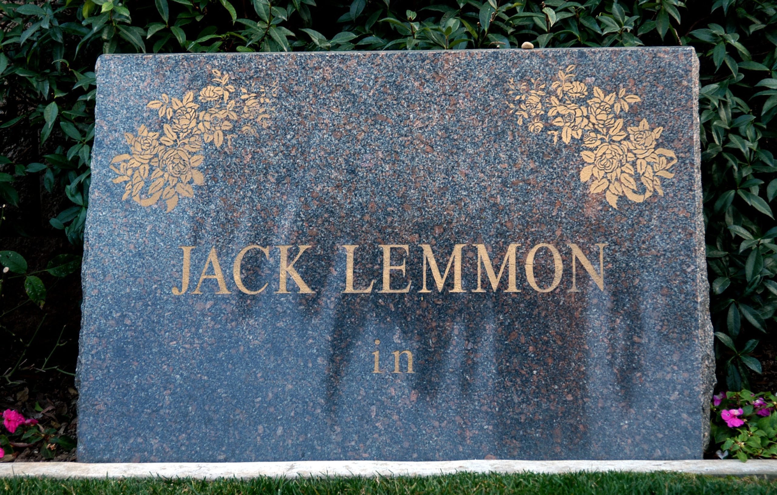 19 Funniest Tombstones That Really Exist