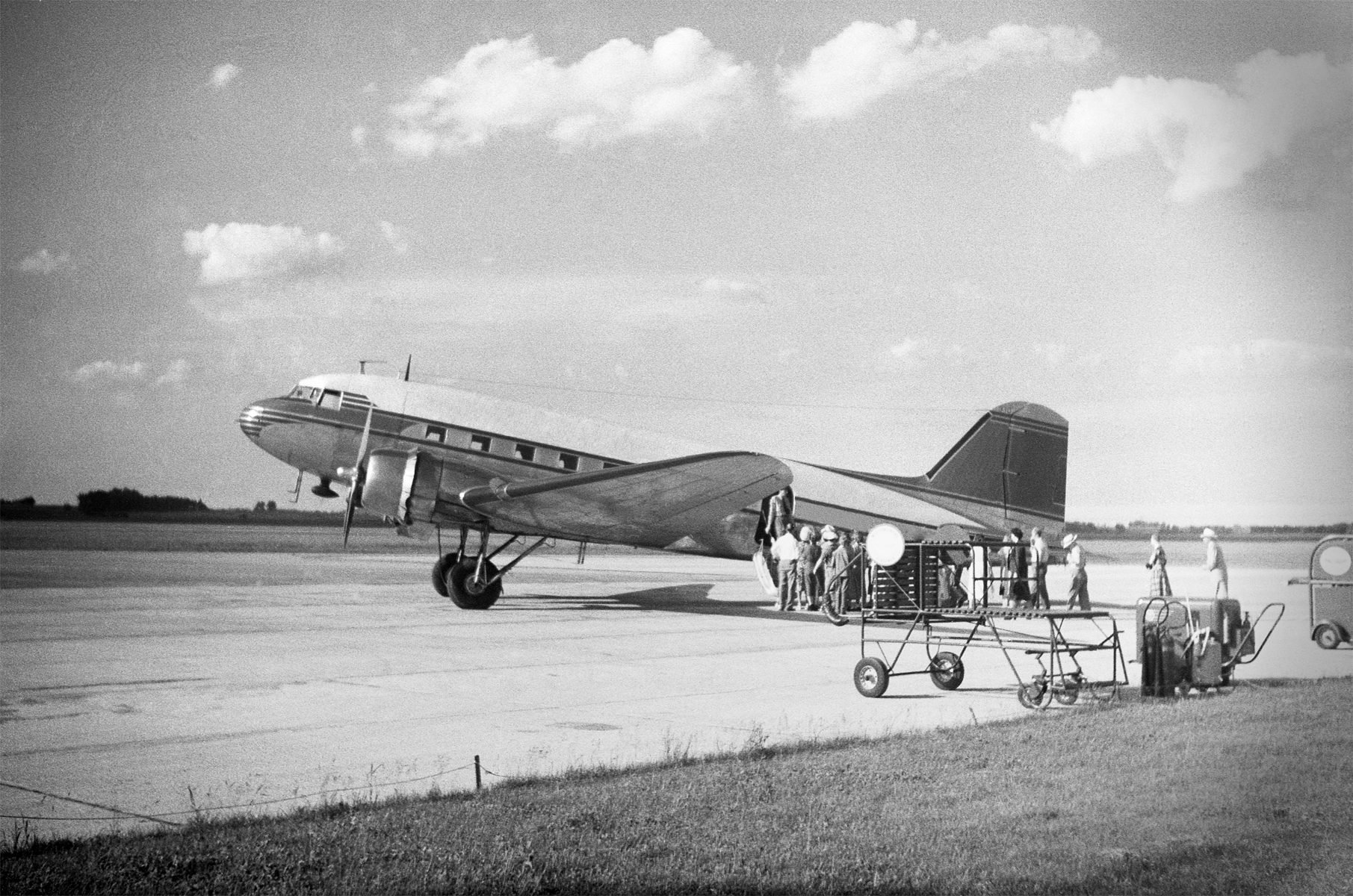 DC-3 airliner loading passengers 1951, retro
