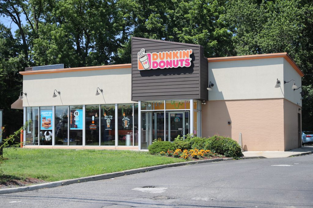 Dunkin' Donuts restauraunt exterior.