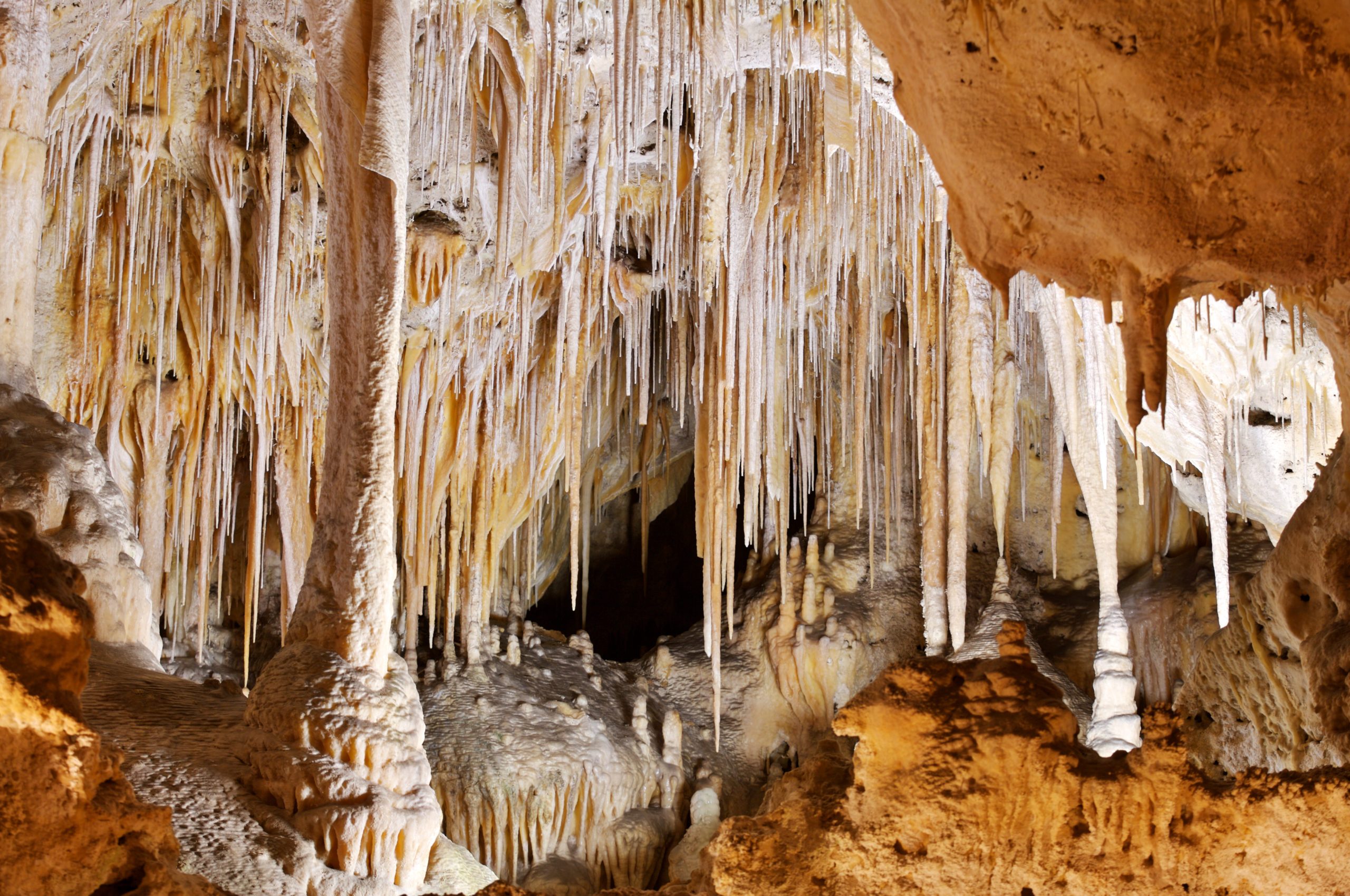 stalactites and stagmites