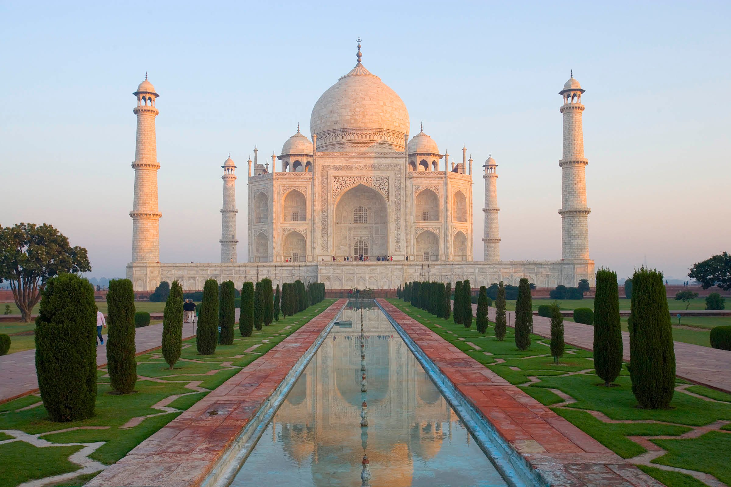 15 Most Famous Landmarks Famous Monuments Of The World - Rezfoods ...
