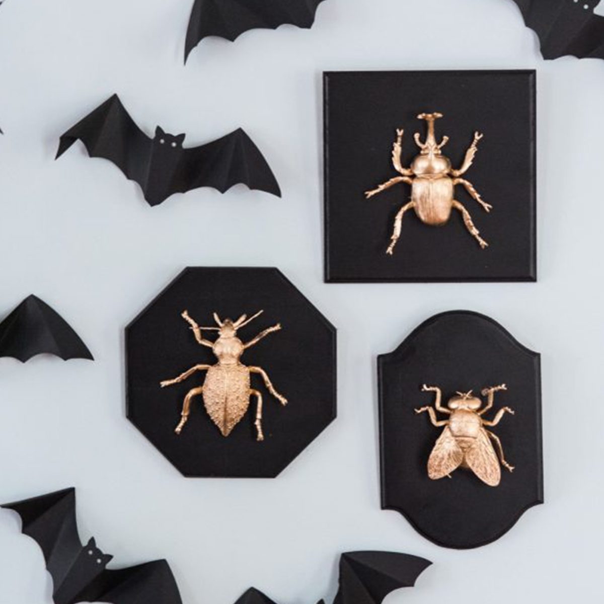 Sliner 3 Pcs Halloween Bat Paper Towel Holder Gothic Paper Towel Holder  with Coffin Base Gothic Home Decor for Spooky Rustic Halloween Bat Decor  for