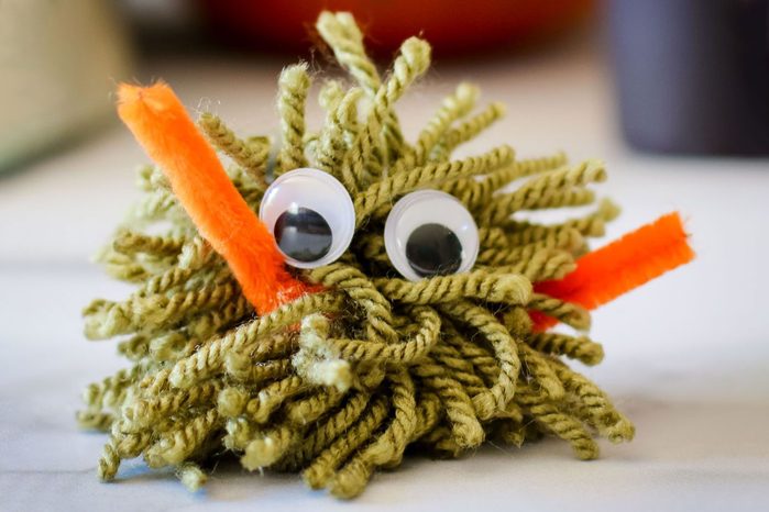 yarn monster Halloween Kids Diy craft