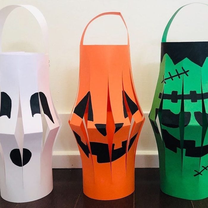 Halloween Paper Lanterns Via Awesomelycraft