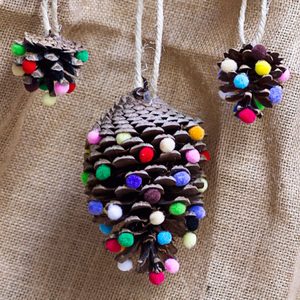 50 Christmas Decorations—Cheap Christmas Decorations | Reader's Digest