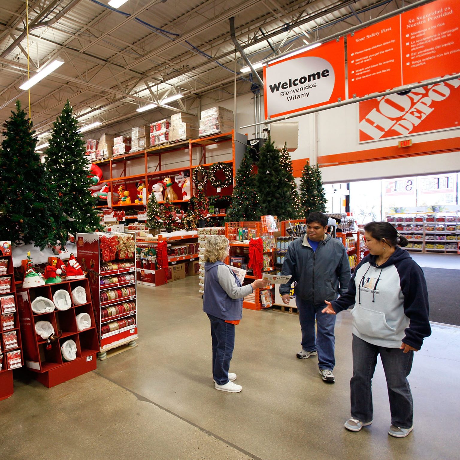 Holiday Decorations You Can Buy at Home Depot Reader's Digest