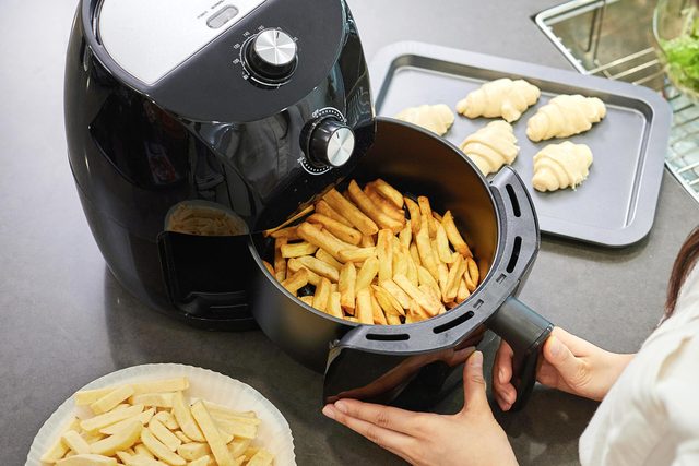 air fryer with fries