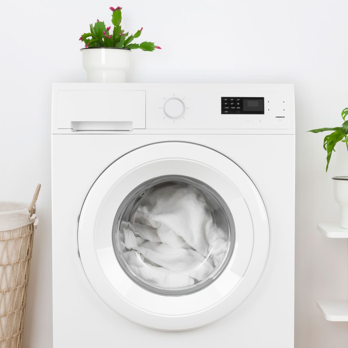  How to Use Baking Soda and Vinegar in Your Laundry