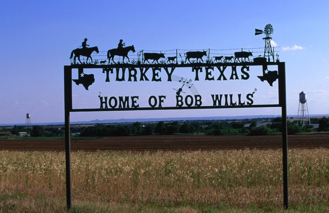Un guiño a Turquía Texas, la capital de la música swing occidental y hogar del músico country Bob Wills 