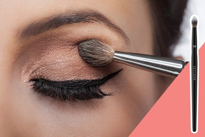 20 Makeup Artist Secrets Every Woman Should Know Use Fluffy Eye Shadow Brushes