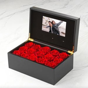 Verona Roses Luxury Rose Box Ecomm Via Veronaroses.com
