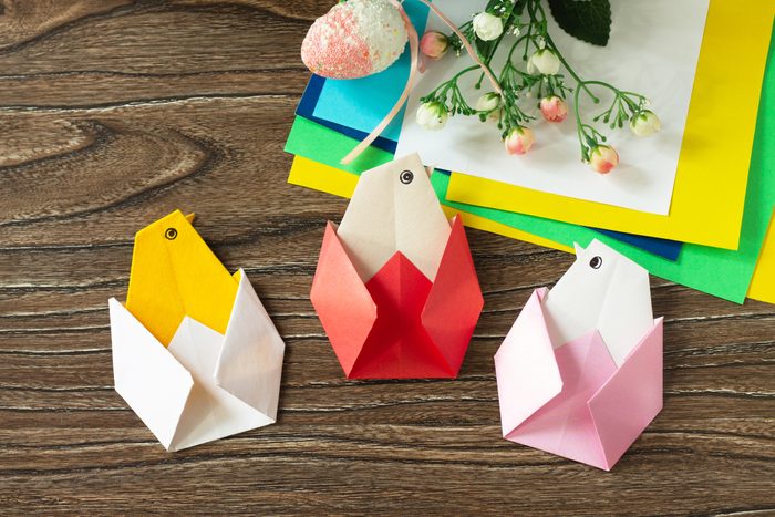 Gift Easter Origami Chicken. Handmade. The project of children's creativity, crafts, crafts for children.