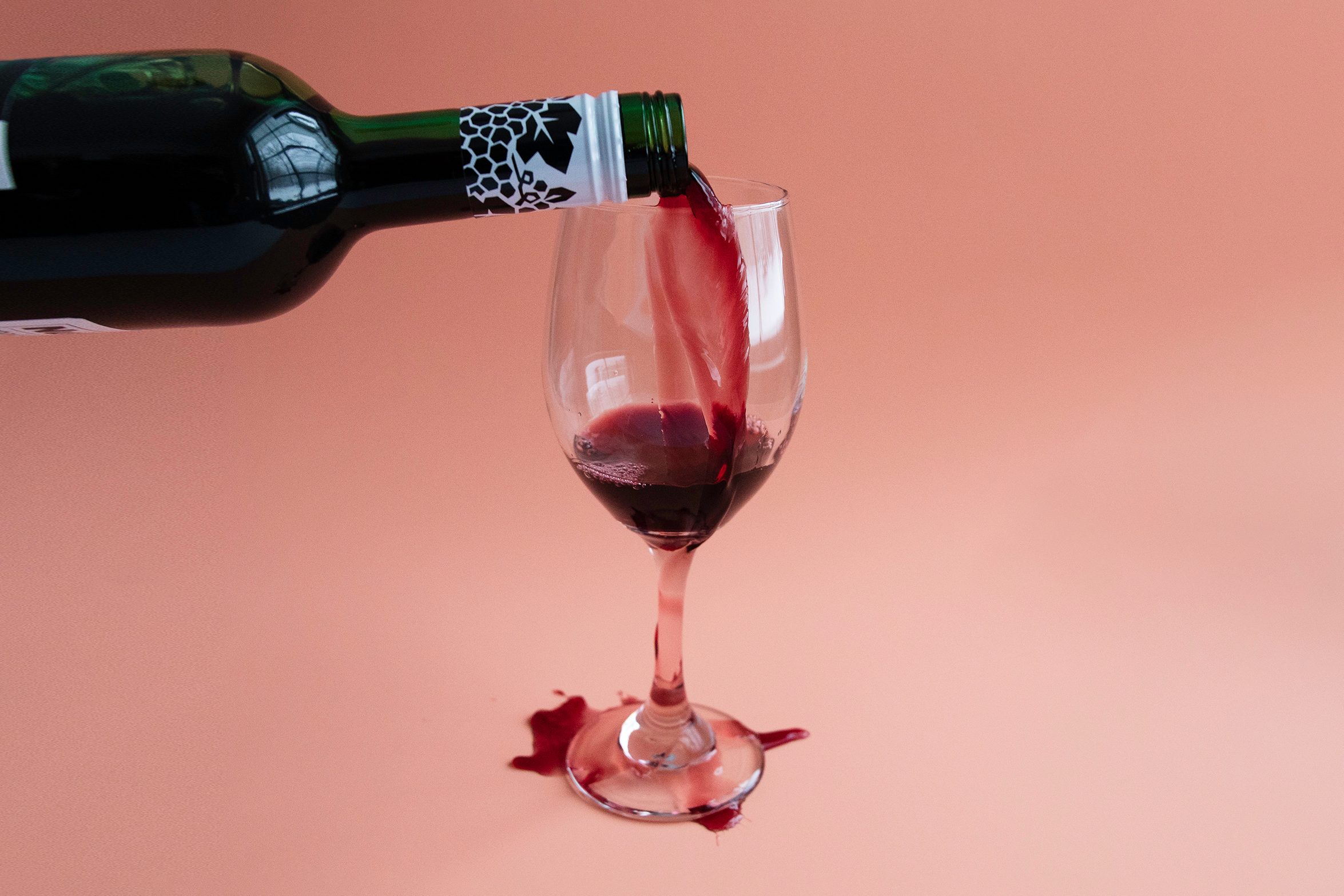 Как удалить пятна от красного вина — удаление пятен от красного вина