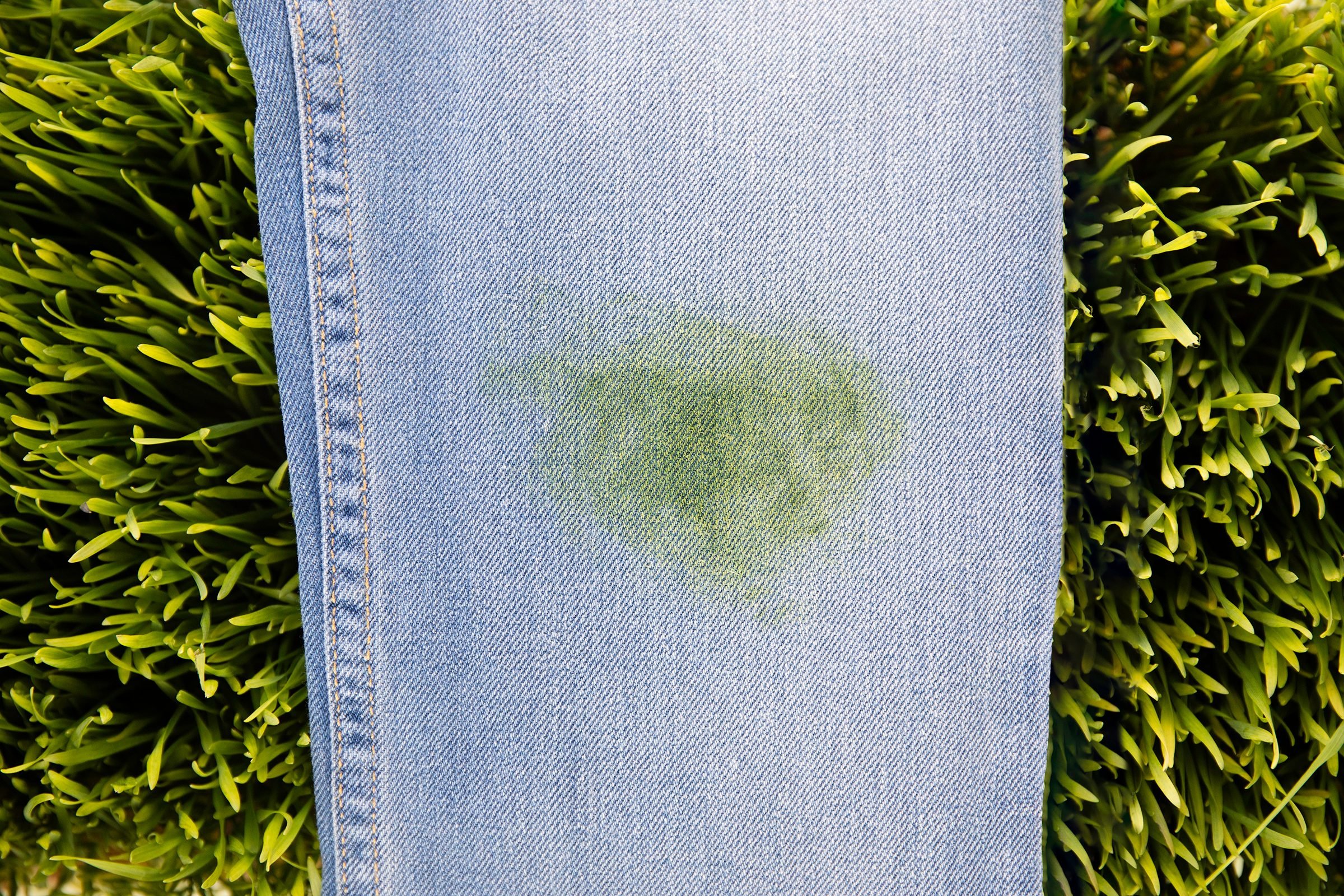 how to get grass stains out of clothes