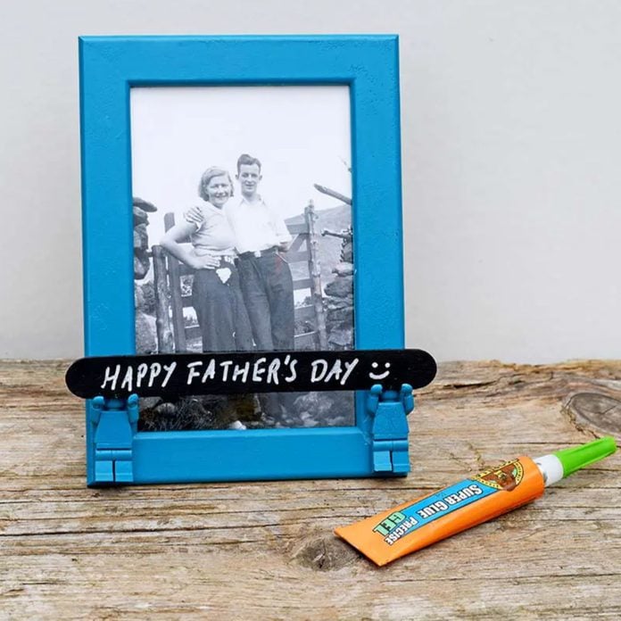 Mini-figure frame for Father's Day