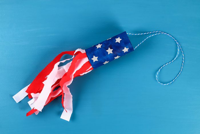 Diy windsocks 4th of July toilet sleeve and crepe paper colors American flag, red, blue and white
