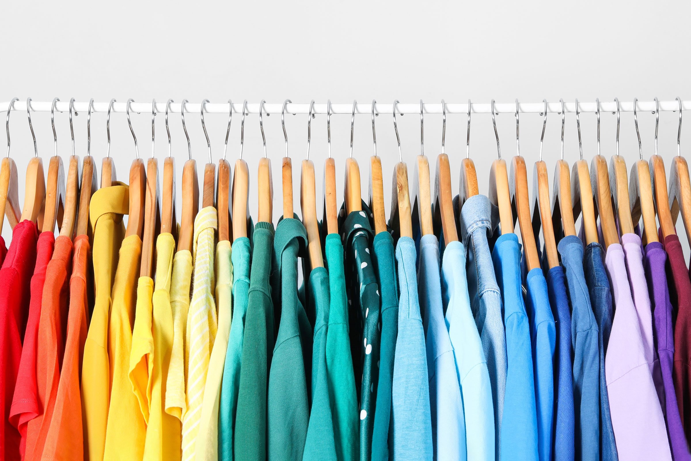 7 Steps to a Color-Coordinated Closet | How to Color-Code Your Closet