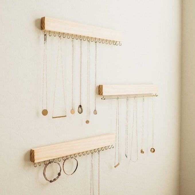 Wall jewelry rack