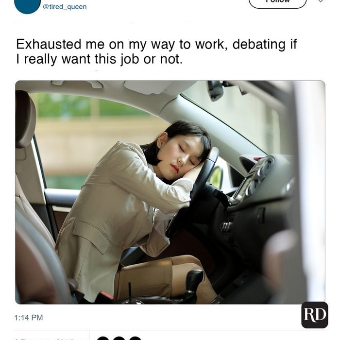 tweet of business woman who puts a face on the steering wheel and sleeps in the car