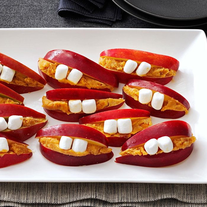 Li'L Lips halloween treat with apples and peanut butter and marshmallow teeth