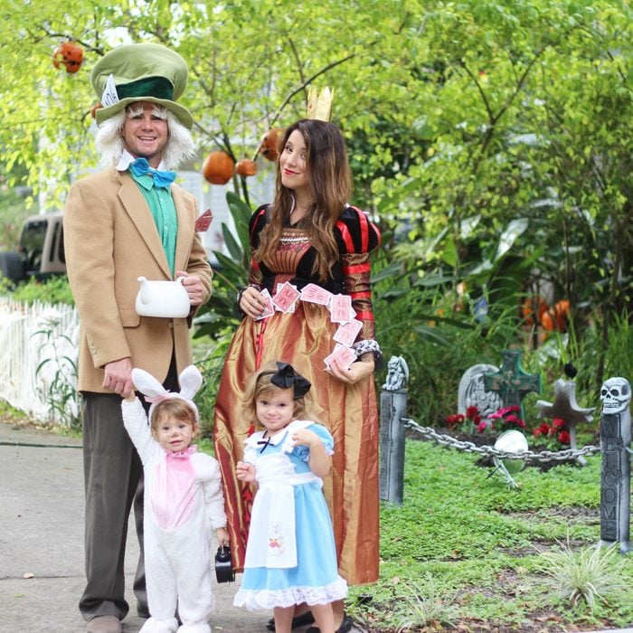 Alice In Wonderland Group Costume Ecomm Via Thegrayruby.com