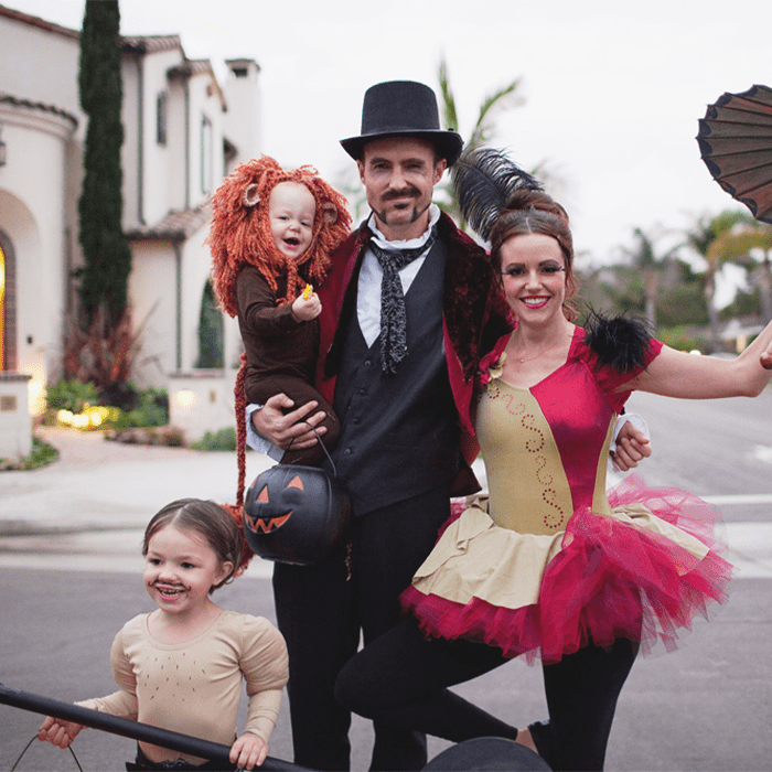 Circus Family Halloween Costume Via Tellloveandparty