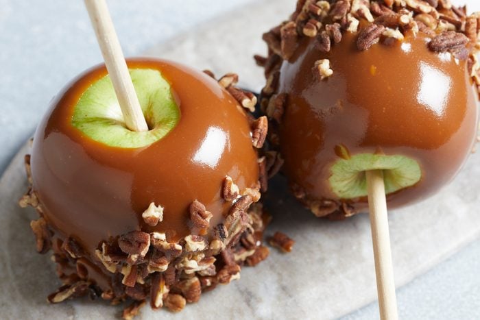 Caramel apples with pecans