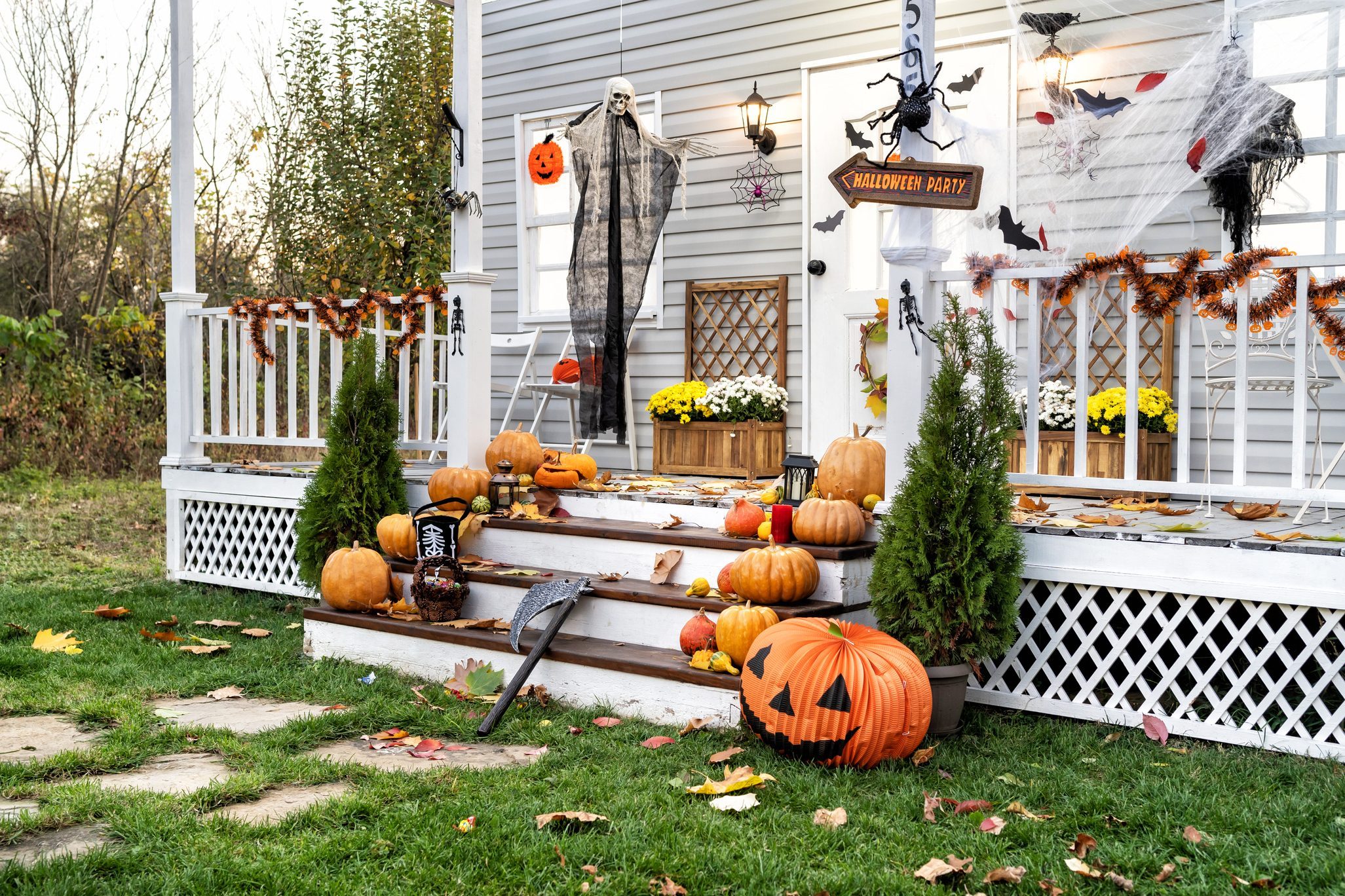 Get Spooky with DIY Nightmare Before Christmas Outdoor Halloween ...
