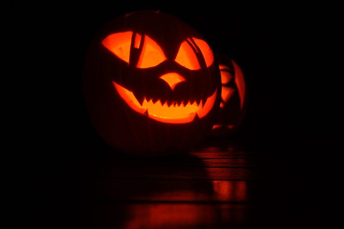 Mad Cat lantern shine on Halloween night.