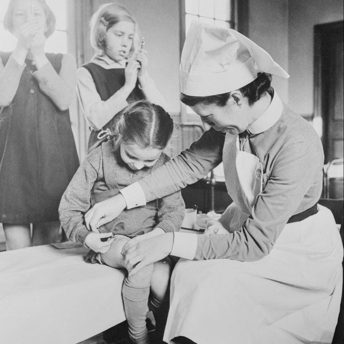 nurse helping diabetic children inject insulin