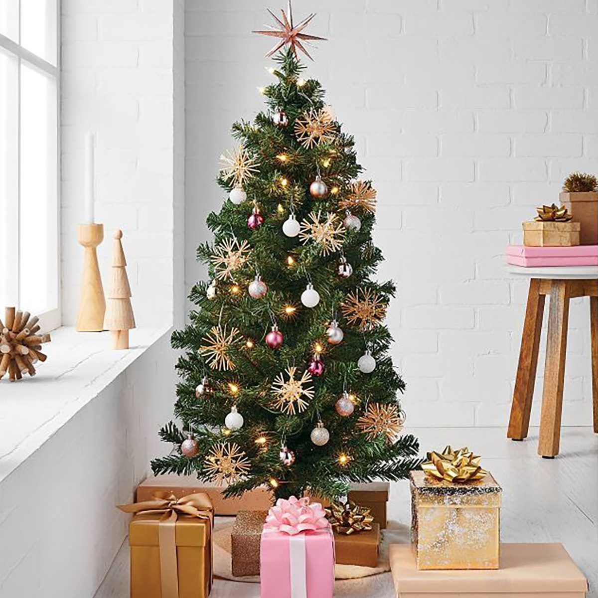3 Secrets for Decorating Your Christmas Tree – Our Beautifully