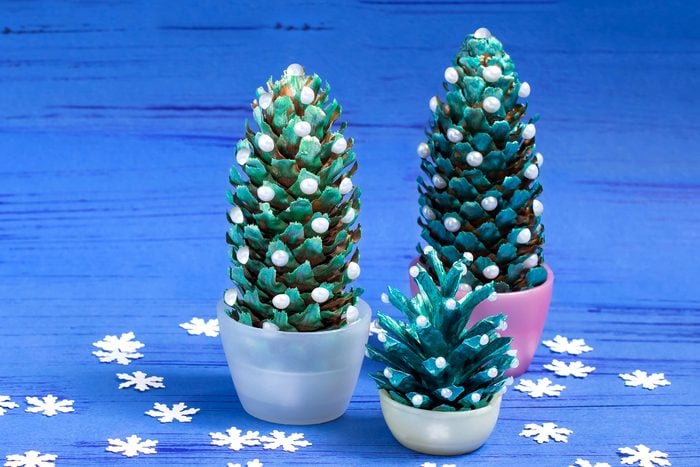 Making Christmas tree of cones