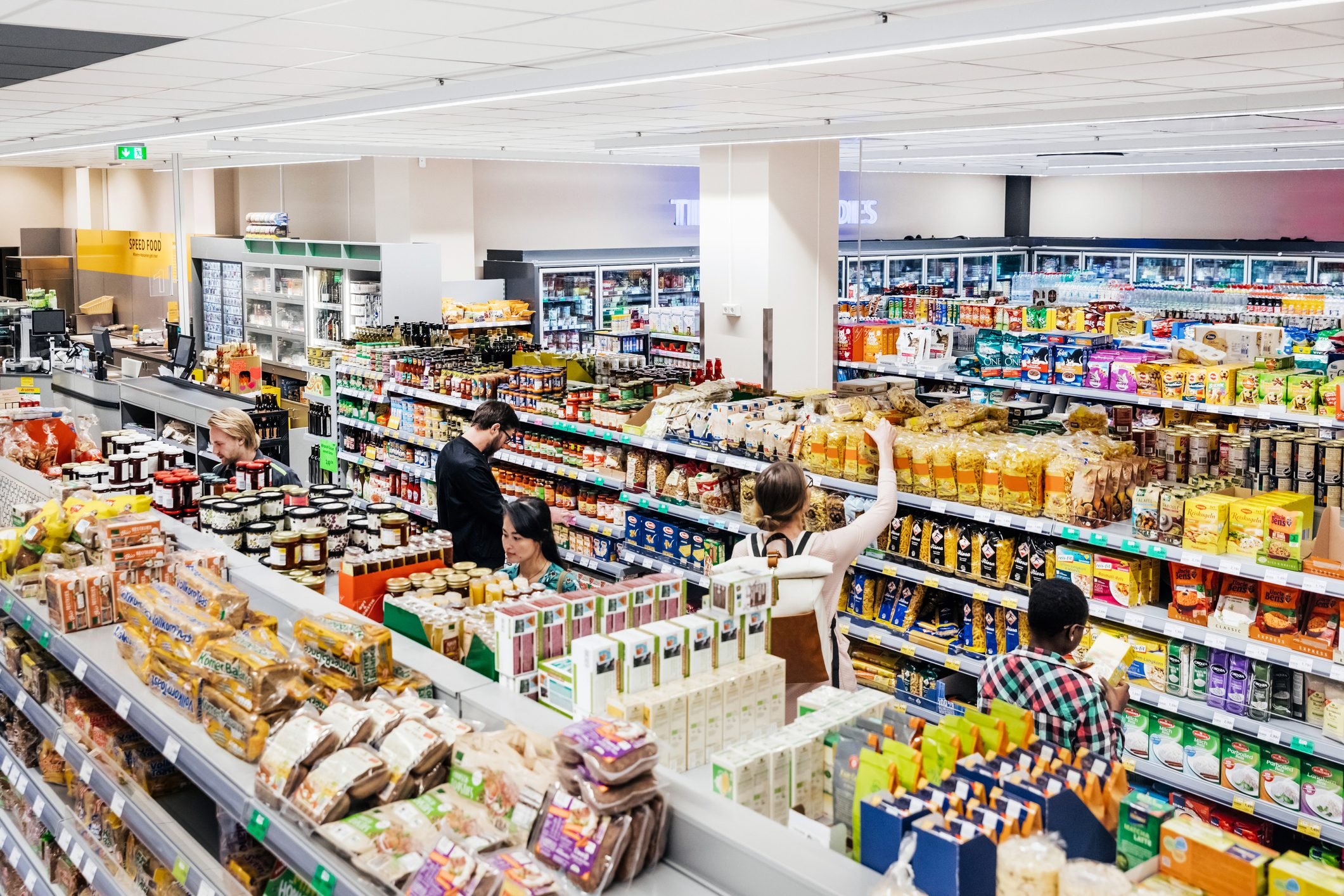 Why You Rarely See Windows In Grocery Stores | Reader'S Digest